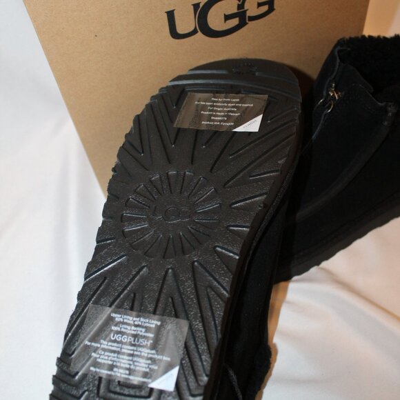 NIB UGG WOMEN'S FUNKARRA BLACK SUEDE SHEARLING FRONT ZIP ANKLE BOOTIES SLIPPERS - Picture 6 of 7